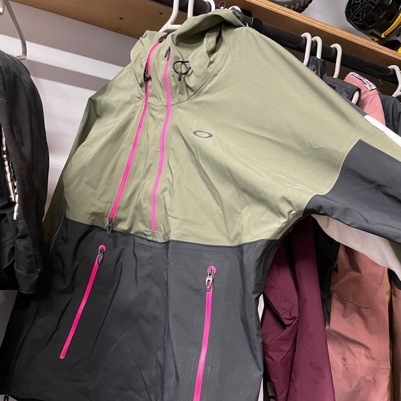 Oakley Jacket - Picture 1 of 2